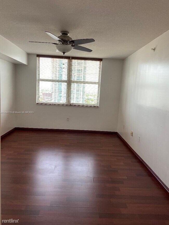 Photo - 1 br, 1 bath Condo - 31 SE 5th St Apt 2103 Unidad Apt 2103