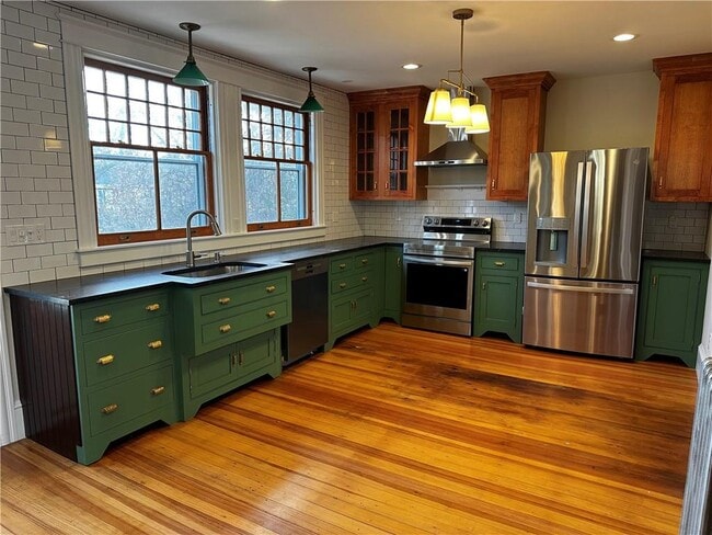 Photo - 100 Maple Ave