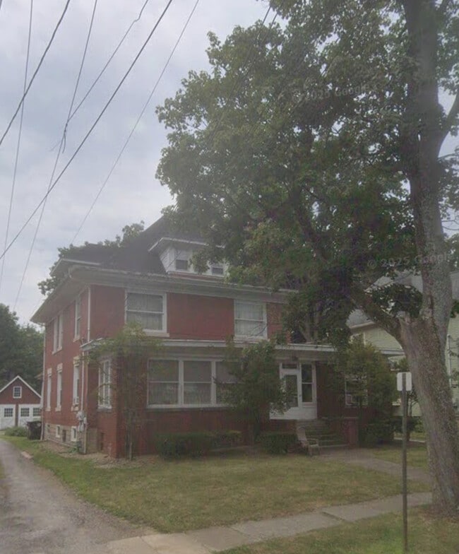 Building Photo - 160 E Pine St Unit 1