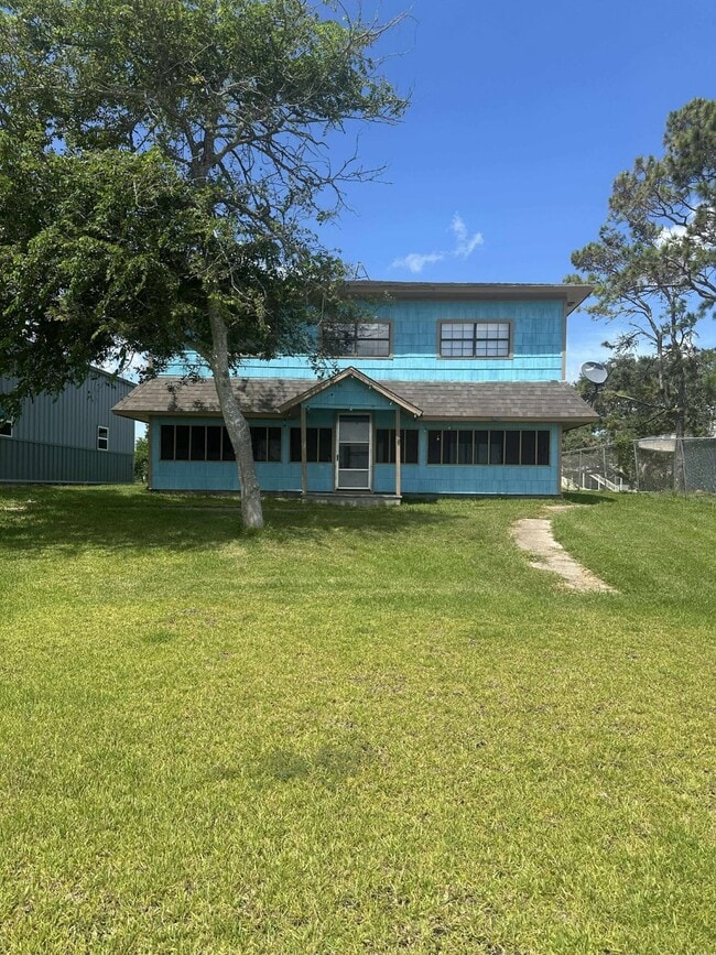 Building Photo - 215 Veselka Rd Rental