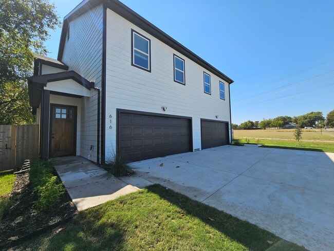 Photo - Available now ready for immediate move in ...