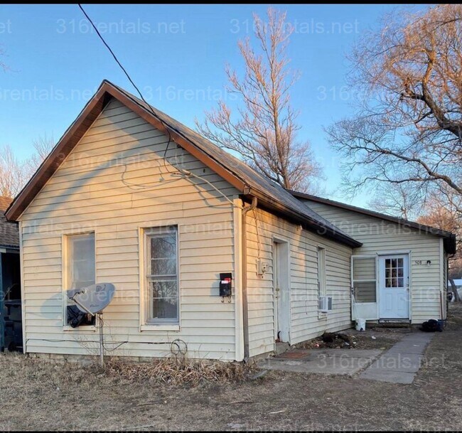 Building Photo - $850 - 2 bed 1 bath - Single Family Home