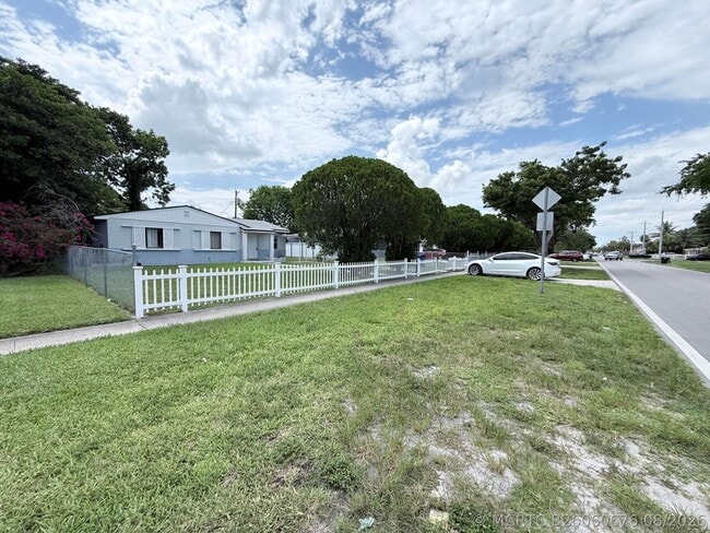 Photo - 16100 NE 10th Ave