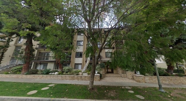 Building Photo - 440 Veteran Ave