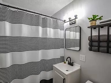 Photo - 1774 Hillside Ter