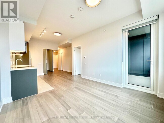 Photo - 664 Spadina Ave. Unité 707