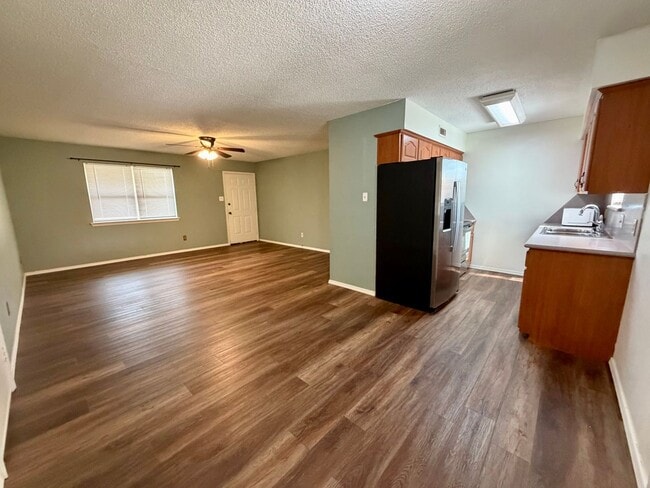 Photo - 904 Hillside Dr