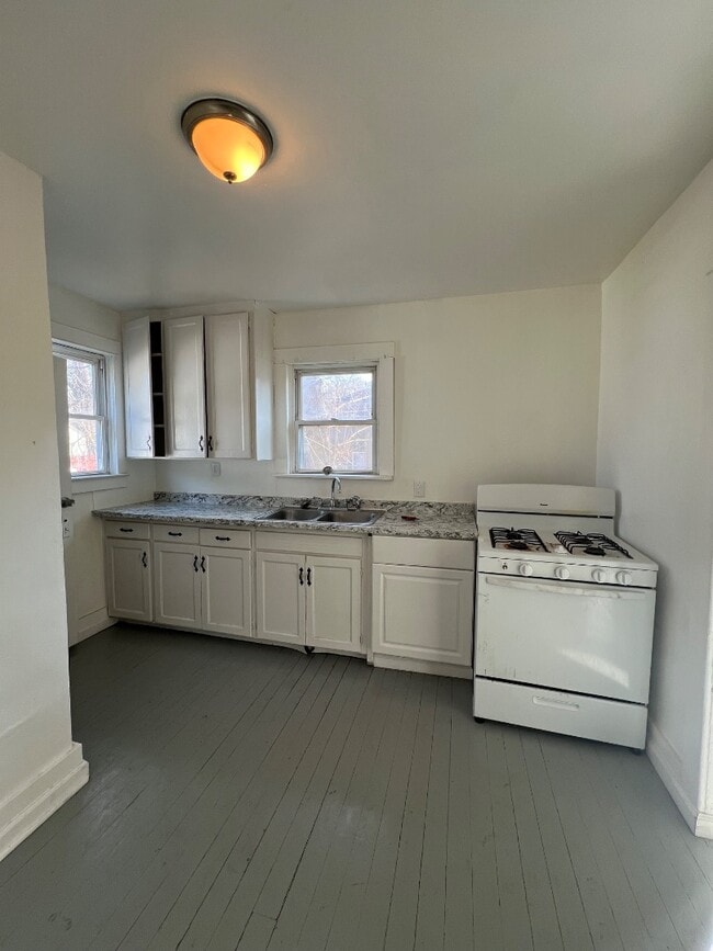 Photo - 2272 Avon St