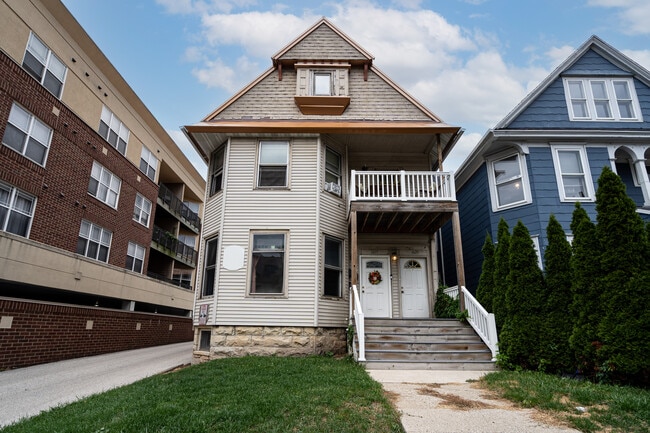 Building Photo - 1627 N Farwell Ave Unit B - LOWER Rental