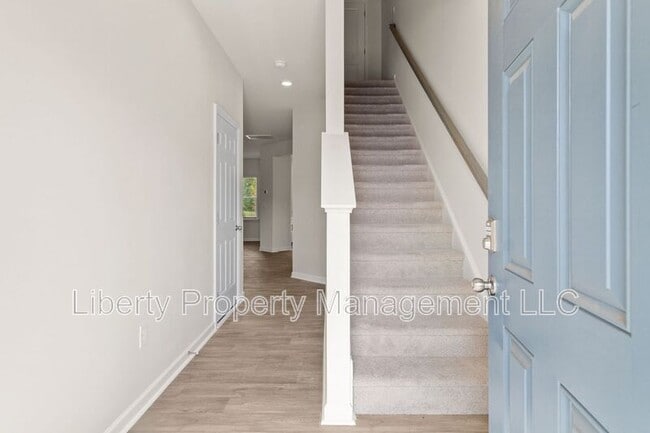 Photo - 176 Starlight St