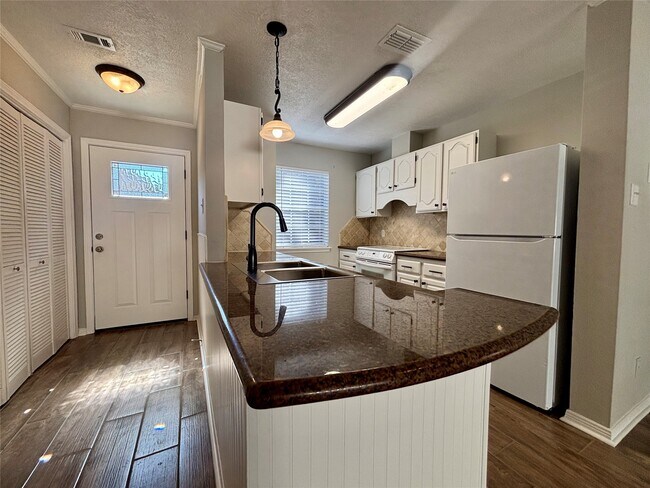 Photo - 2030 Plantation Dr Unit B1