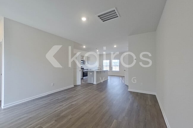 Photo - 2097 Banyan Cir