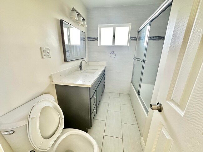 Photo - 22831 Burton St