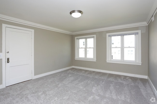 1BR, 1BA - 675 SF - Living Room