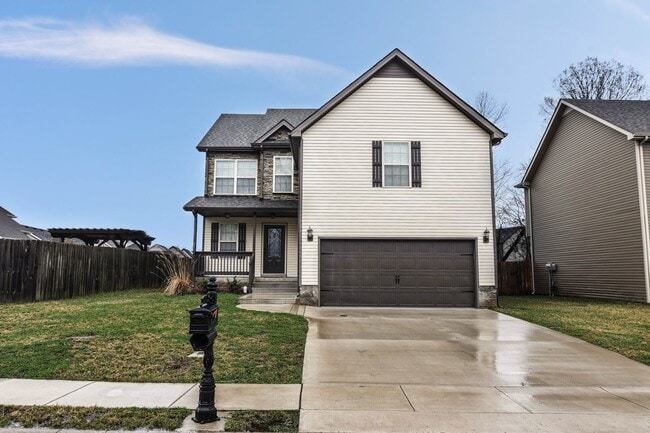 Building Photo - Pet Friendly Three Bedroom with Bonus!