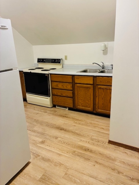 Kitchen - 1220 W Packard St