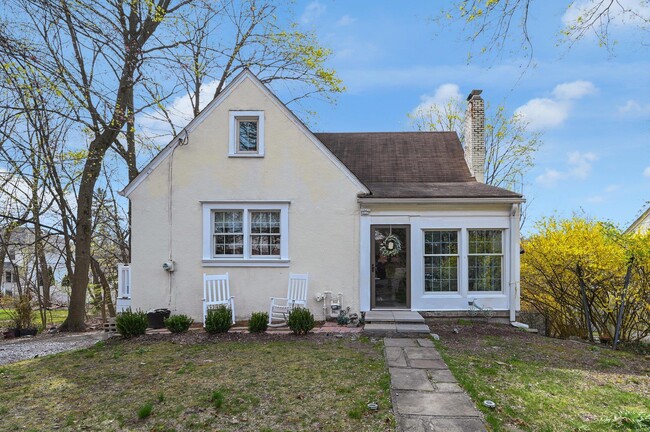Photo - 15 N Henry St Casa