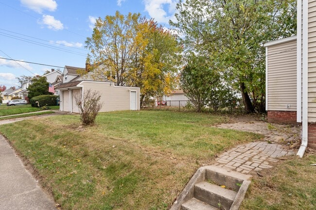 Photo - 1001 Woodsdale Ave