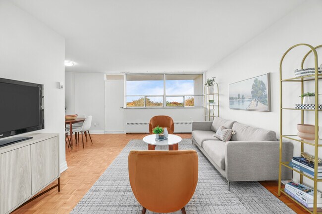 Photo - RENOVATED 2BD 1 Bathroom in PRIME ETOBICOKE Unit 2BD -  RENOVATED -  PRIME ETOBICOKE