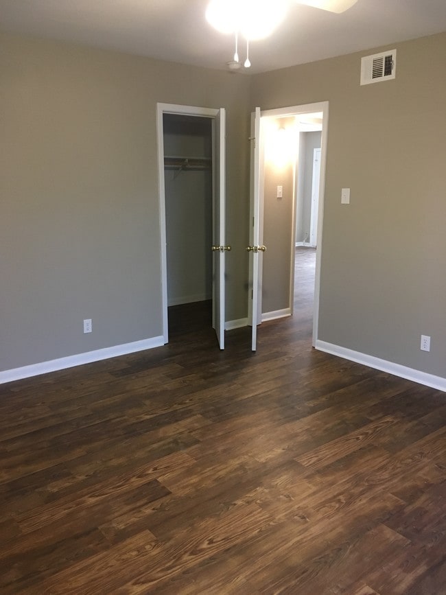 Photo - Shannon Oaks