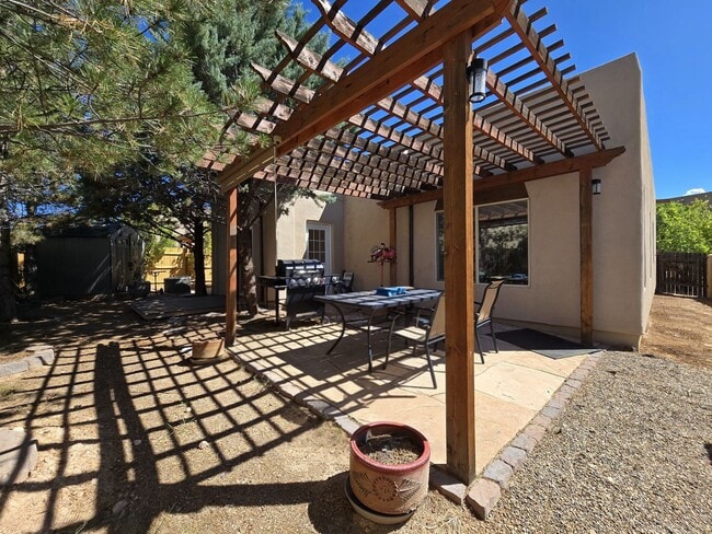 Building Photo - 7112 Calientito Loop