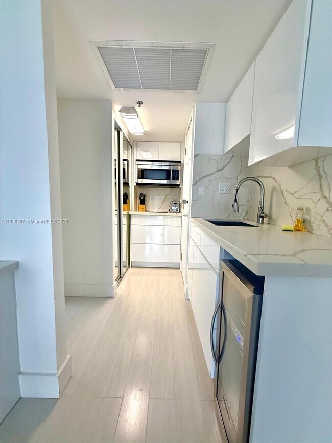 Photo - 19201 Collins Ave Unidad 309