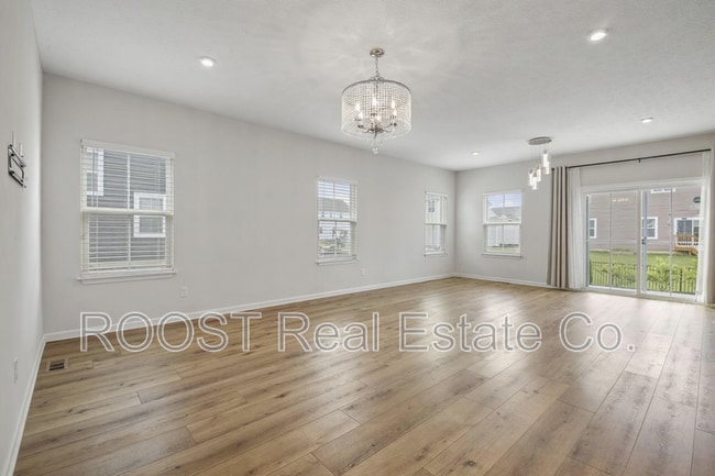 Photo - 380 Crownover Way