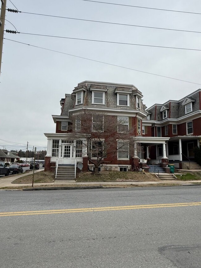 49 W Commerce St