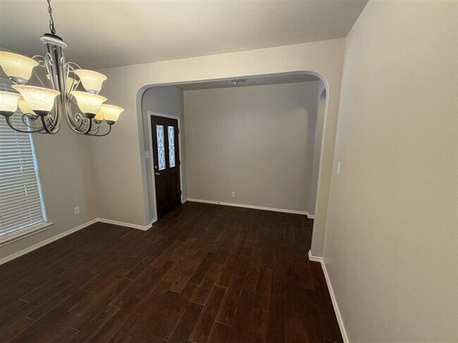 Photo - Large 4 bedroom / 2.5 bathroom home in Alamo Ranch