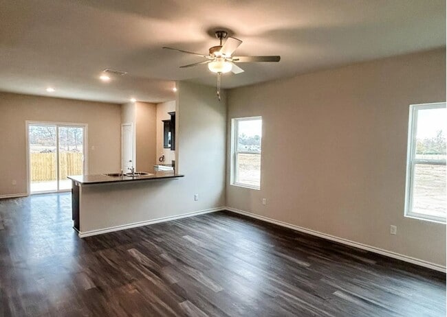 Photo - Like new 4-bed/2-bath!