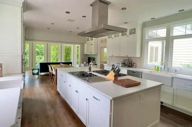 Photo - 172 Umpawaug Rd