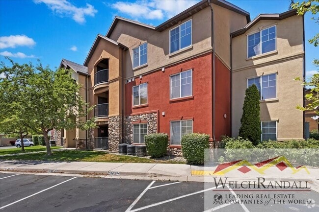 Building Photo - Stylish 3-Bed, 2-Bath Condo in the Heart o... Unit 201