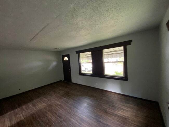 Photo - 602 W English St