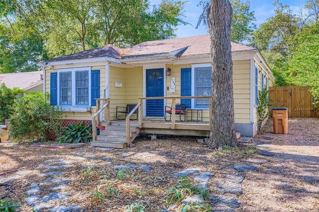 Photo - 1705 Kerr St