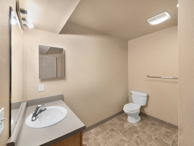Lexington Hills Apartments