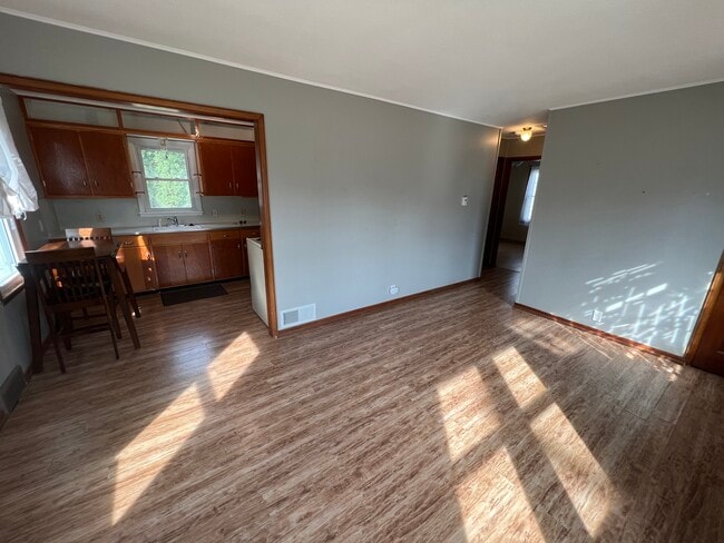 Photo - 316 5th St SW