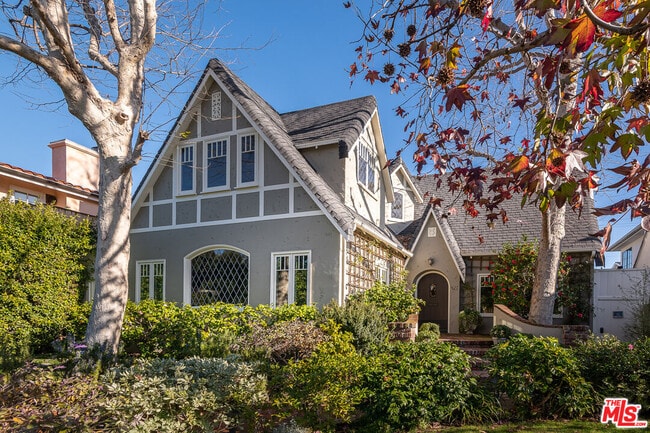 Building Photo - 427 12th St