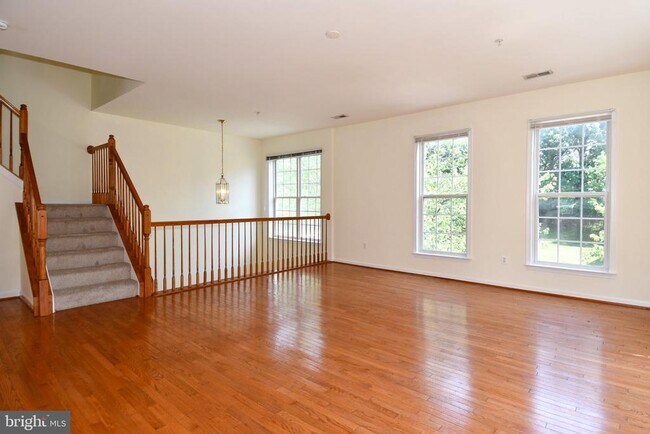 Photo - 8784 Lincoln St