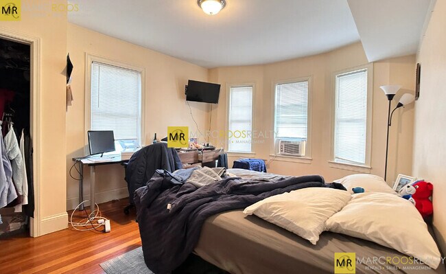 Photo - 74 Brooks St Unit 2