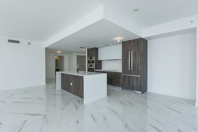 Photo - 488 NE 18th St Unit # 4415