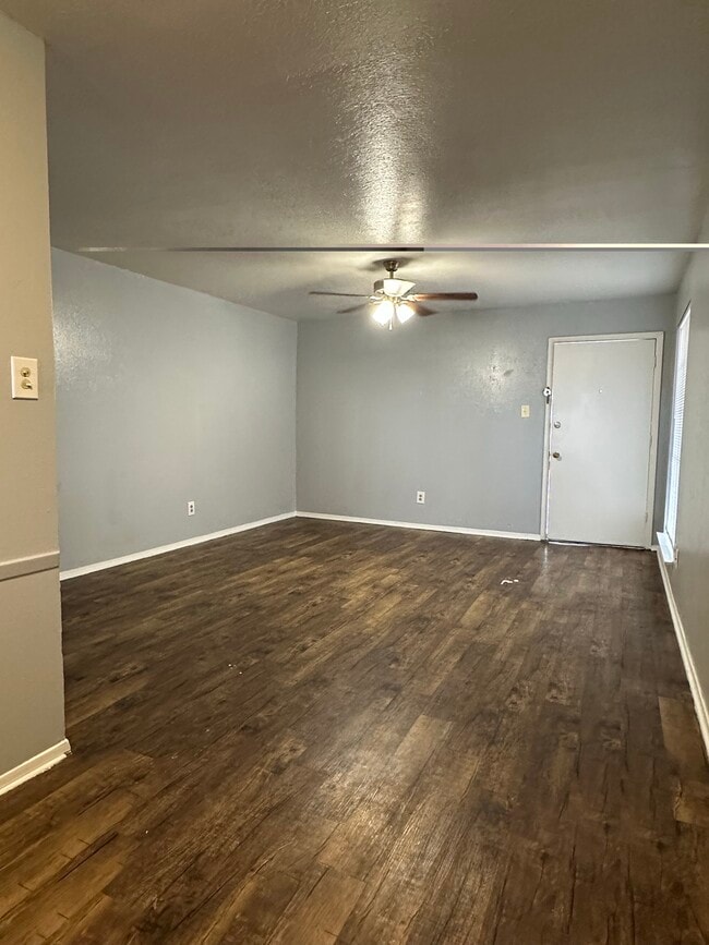 Spacious Living Room - Vista Del Sol