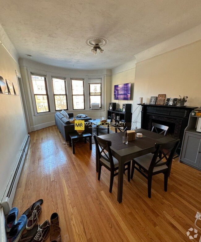 Building Photo - 591 Beacon St Rental