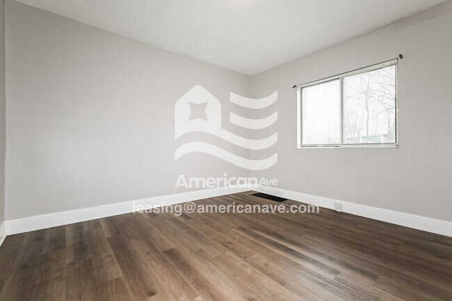 Photo - 1126 Main St