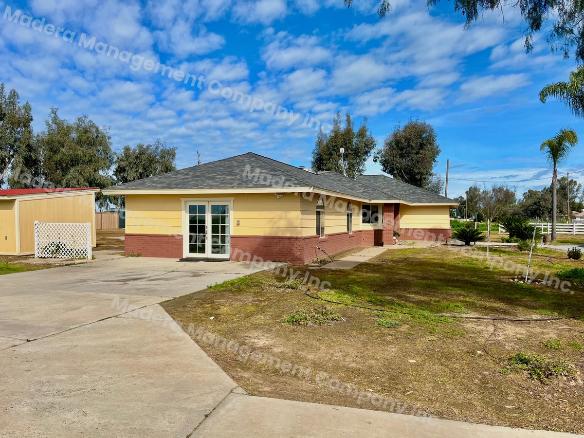 Photo - 19930 Oakhill Rd