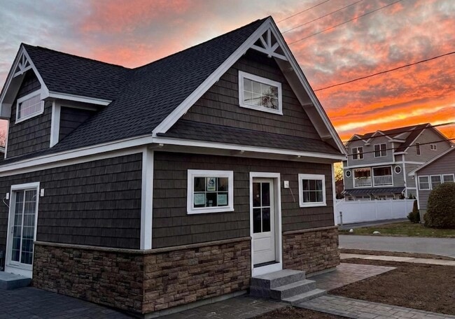 Building Photo - 28 Emerald Ave