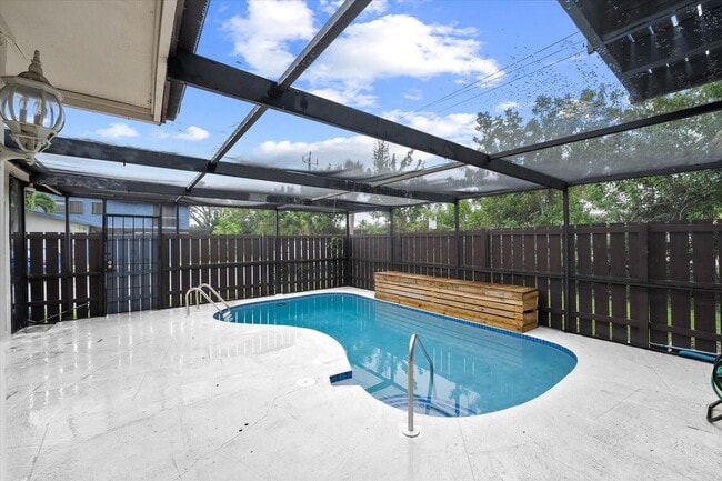 Photo - 4749 Holly Lake Dr