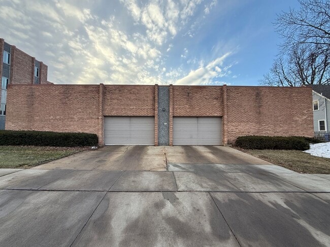 Photo - 100 W 17th St Unit 2