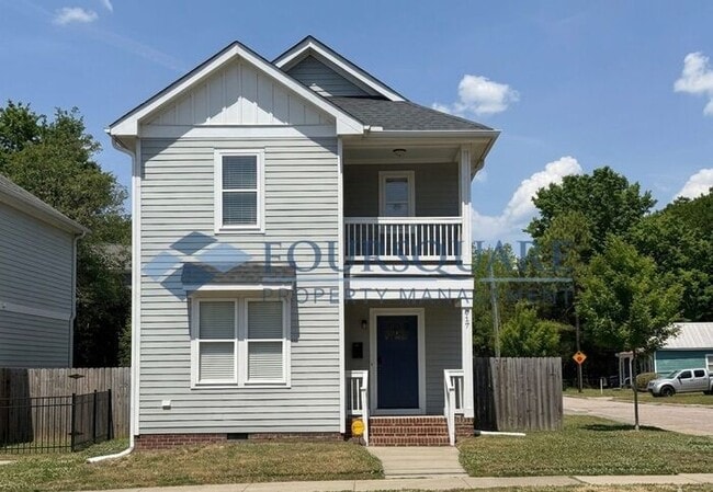 Building Photo - Modern 3-Bed / 2.5-Bath Home with Granite Kitchen, Fenced Yard & Private Balcony – Walkable to Do...