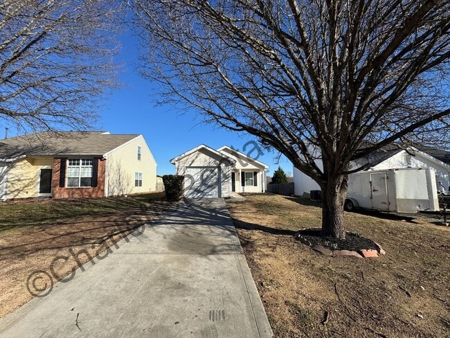 Building Photo - Newly remodeled home in Charlotte!