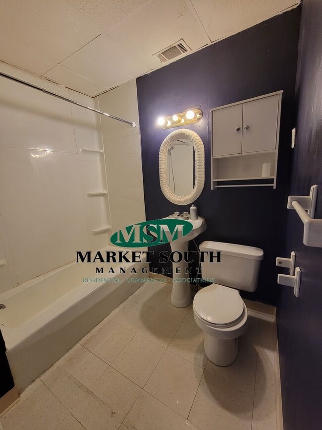 Building Photo - 301 E Liberty Unit B Rental